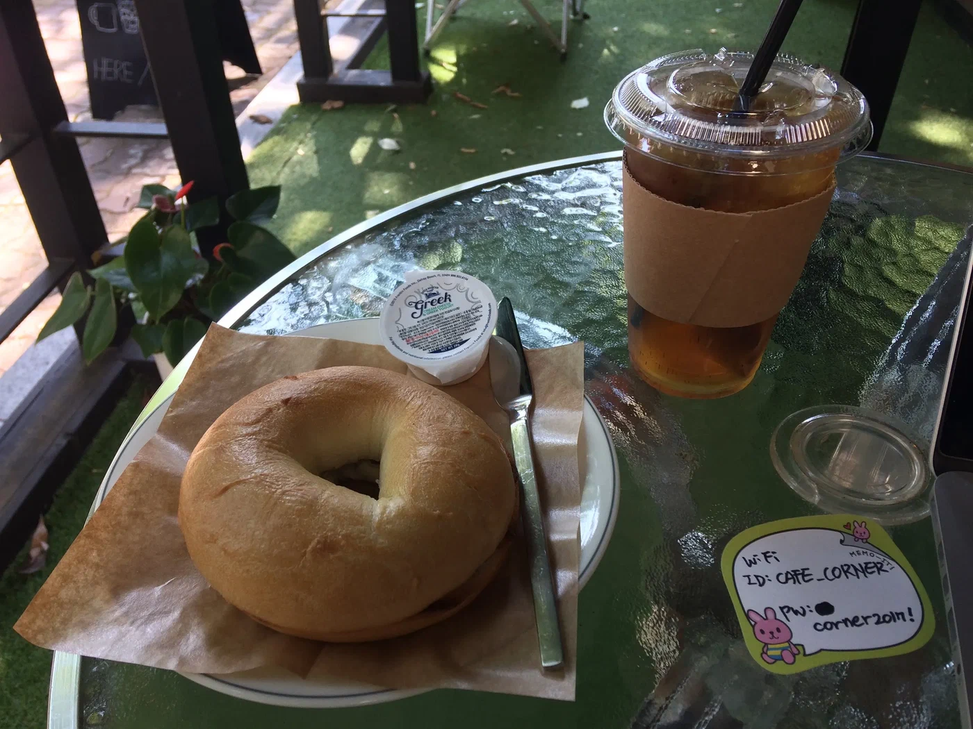 A cheese bagel and iced tea