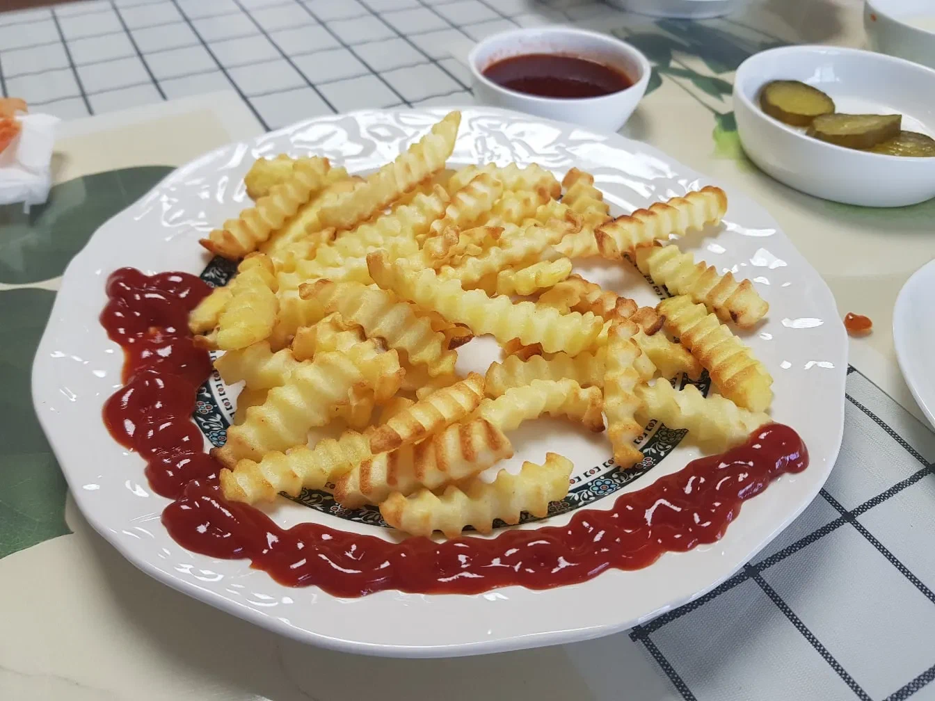 Картофель фри с соусом
