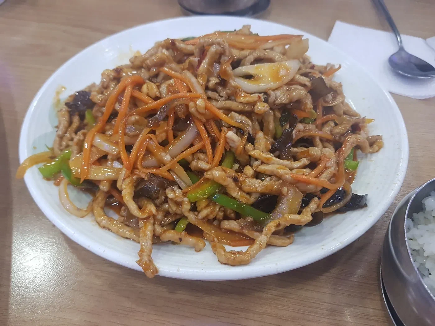 Мясо, нарезанное в форме лапши