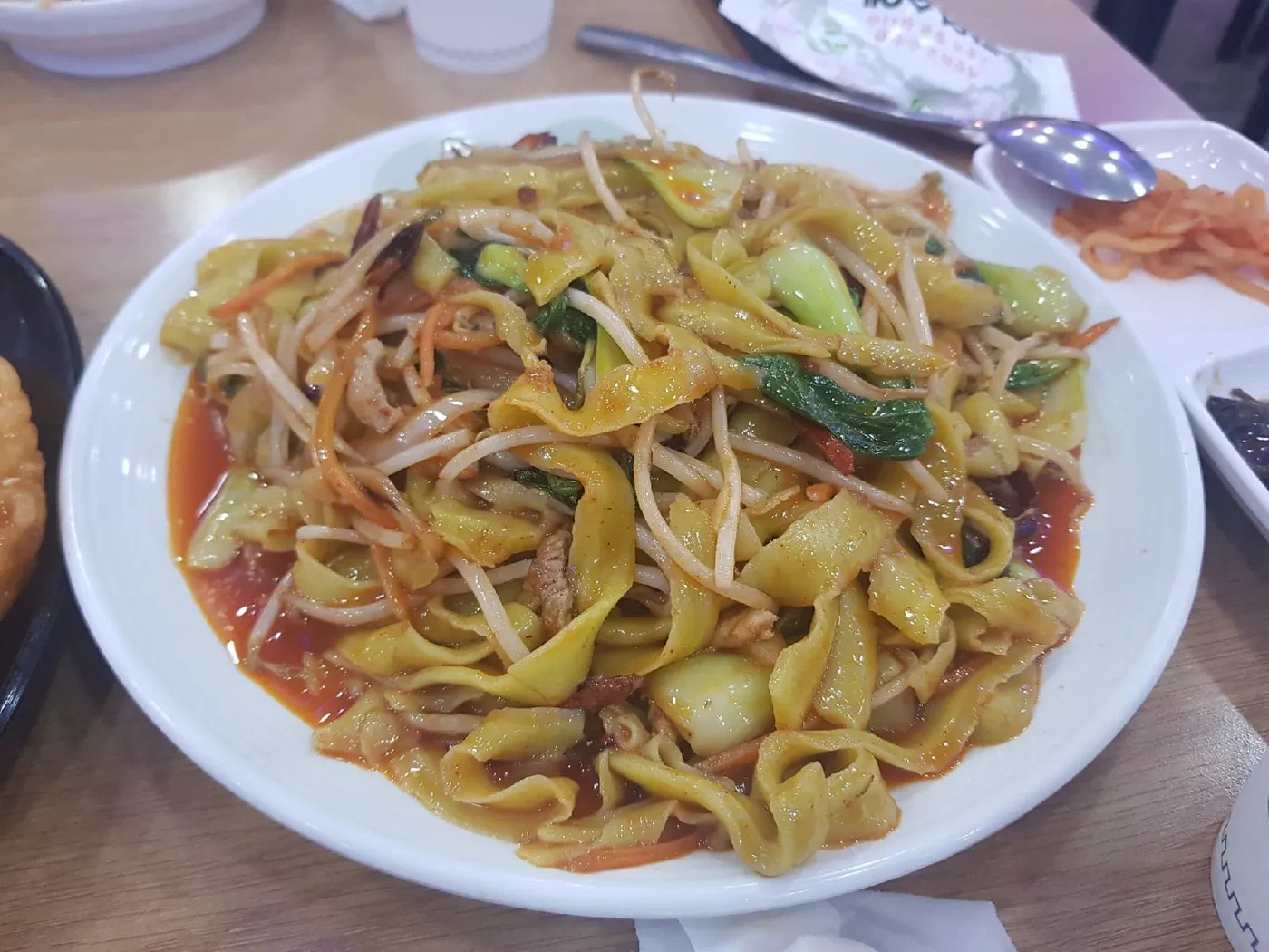 Лапша с овощами и морепродуктами