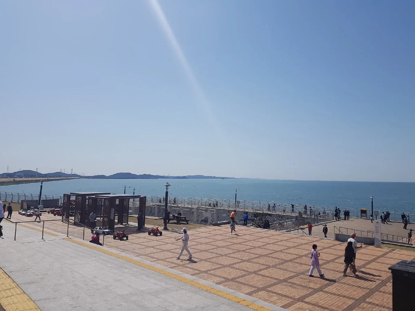 Набережная и море