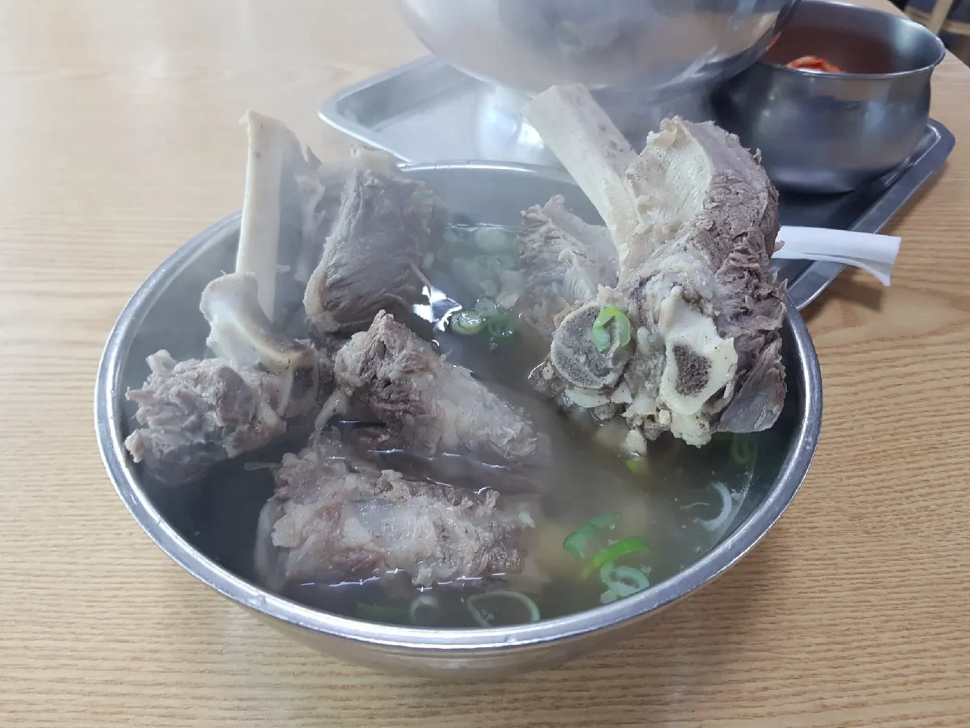 Мясо и рёбра в кальбитане крупным планом